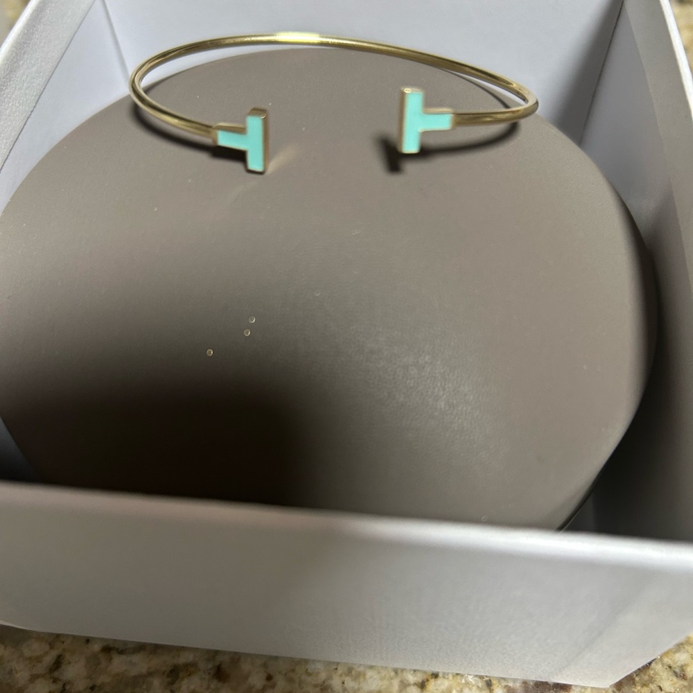 T bangle 18k gold